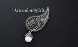 Single earring for left ear Stud with white pearl filigree