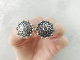 Buy armenian earrings from armenian jewelry store online is not a problem. This store is also available at etsy and ebay. These earrings are round in a flower shape and the earrings looks nice on the earlobe, very close.