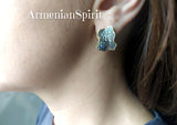 Small earings for smal earlobe short approximately 1 inch with blue labradorite gemstone made of sterling silver. The earrings are handmade and has interesting design.