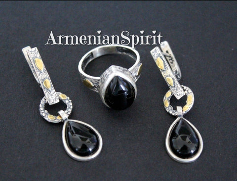 Drop earrings and ring with onyx black gemstone. The jewelry set is sterling silver and gilded parts. The lock is leverback. This modern set of earrings and ring is a great idea for girfriend gift if she loves gemstones and interested i horoscope birthstones.