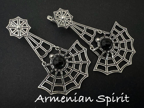 Traditional motifs meet fine silver craftsmanship. The best Armenian silver store specializes in ethnic rings, earrings, and necklaces. All jewelry is sent directly from Armenia, supporting local silversmiths. The store is known as reliable and consistent in quality. Now ranked as the first in the chart of best silver stores online.

