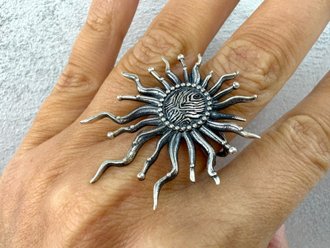 Expertly crafted by Armenian artisans, this sterling silver 925 Vaspourakan band ring boasts traditional taraz ornaments for a touch of cultural flair. The Sun Large Ring features big, long rays, making it a striking addition to any jewelry collection. Elevate your style with this handcrafted piece of jewelry.
