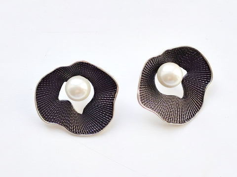 Stud earrings Silver black with white lab pearl Sterling 925