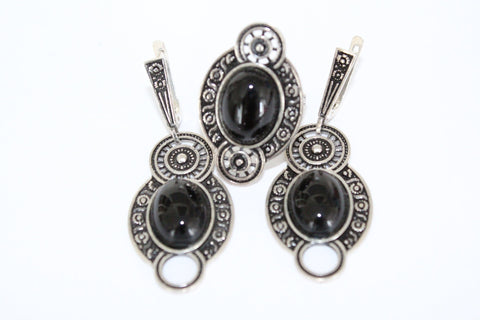 Silver 925 jewelry set with oval cabochon black onyx stone