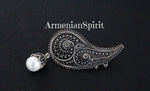 Single earring for left ear Stud with white pearl filigree