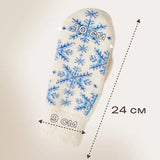 A single knit mitten with a blue snowflake pattern on a white background, shown with overlaid dimension arrows and text reading 10 cm, 9 cm, and 24 cm.
