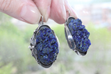 Small earrings with lapis lazuli gemsone. The earrings are hamdade and one of a kind.