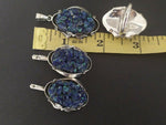 jewelry set earrings ring pendant with crushed lazuli gemstones in blueand green. The jewelry has flowar pattern from the one side of oval jewellery.