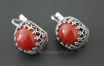 Where to buy vintage earrings with carnelian natural gemstone, birthstone zodiac? These earrings in fashionable trendy style are made of sterling silver 925 with round middle size brown carnelian gemstone. The earrings are quite small and has English lock. The lock is comortable to wear and the earlobe doesnt hang.