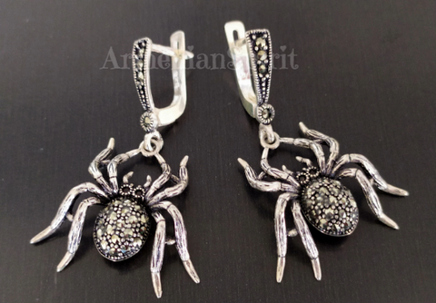 For lovers of jewelry in the form of realistic insects who do not know where to buy them. Visit the Armenian Spirit store and you will find various spiders, lizards and other animals on jewelry. These earrings are shaped like realistic spiders with marcasite stones. This is a great gift for a woman who loves gothic style jewelry. The spider earrings are made of 925 sterling silver, but there is also a matching pendant and ring with the same spider with marcasite.