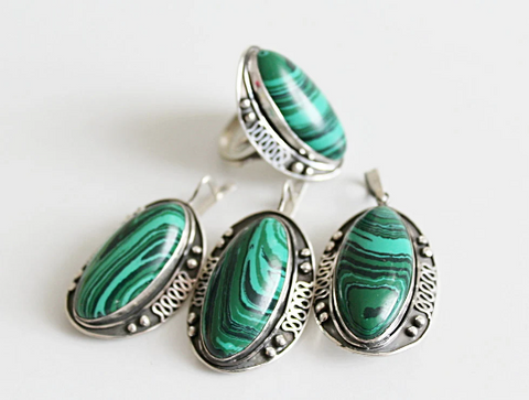 Get your hands on this high-quality Sterling Silver 925 oval malachite gemstone gemstones, carefully crafted by Armenian artisans. The unique design of this artisan jewelry is sure to make a statement. A perfect blend of craftsmanship and style.
